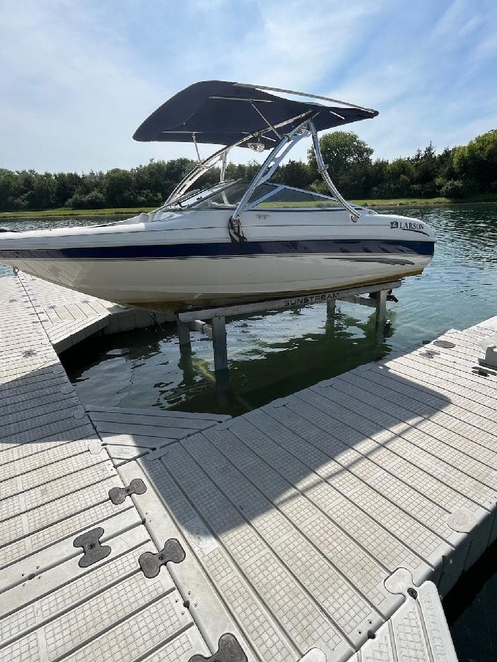 Gallery photos for Sunstream Boat Lift Install with EZ Dock Near Omaha: Image #1