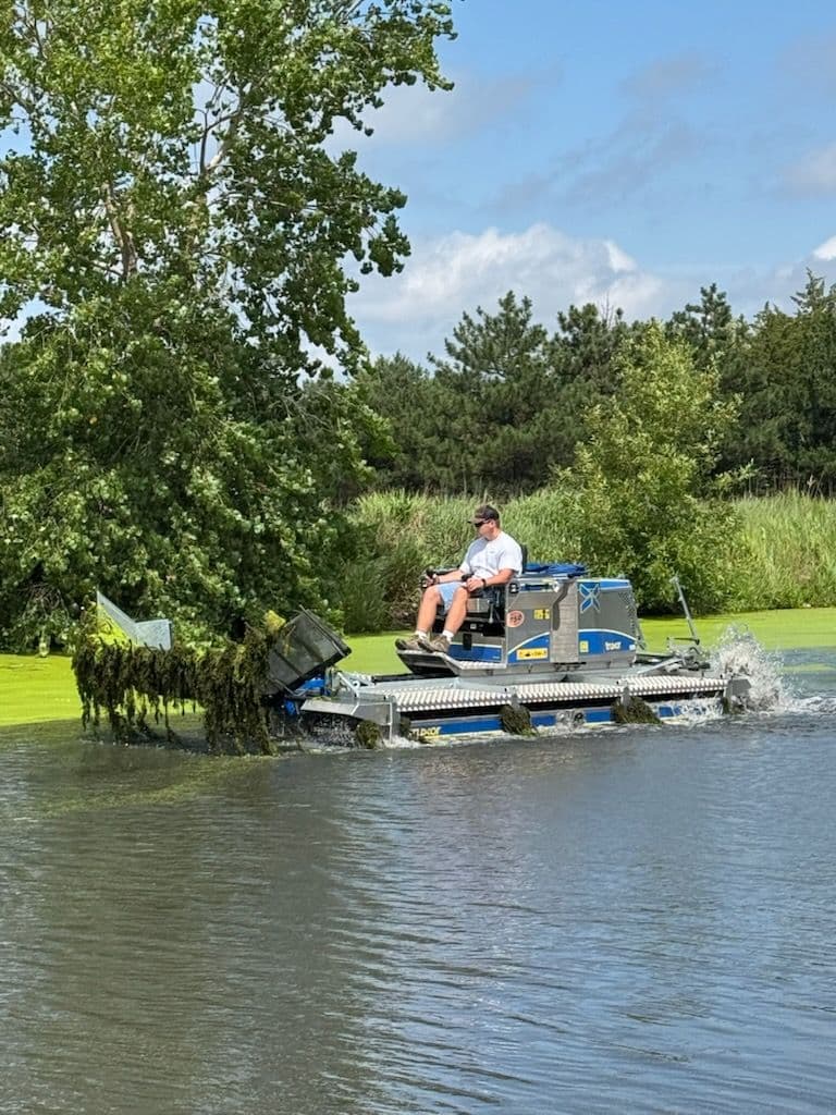 Aquatic Weed Removal with Eco-Friendly Equipment image