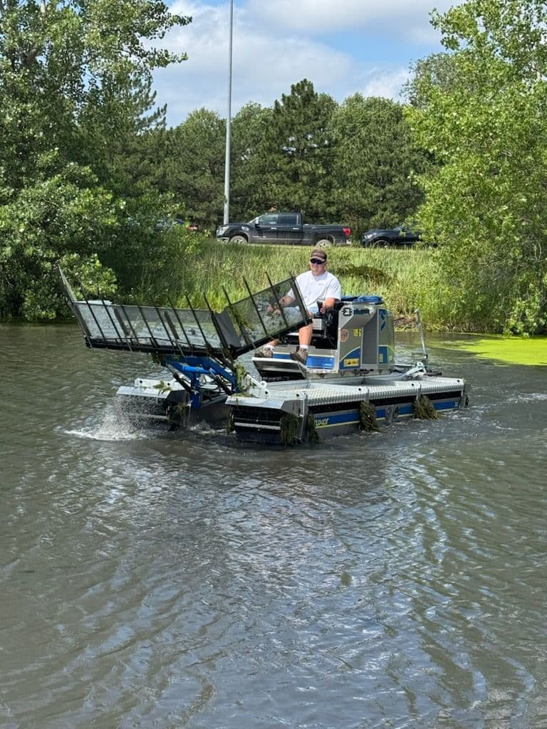 Gallery photos for Aquatic Weed Removal with Eco-Friendly Equipment: Image #1